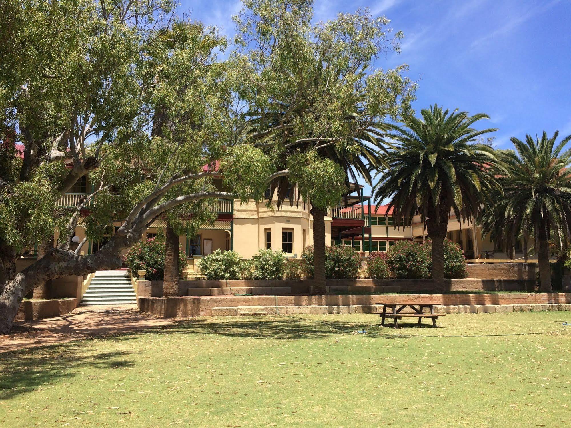 The Priory Hotel Dongara Buitenkant foto
