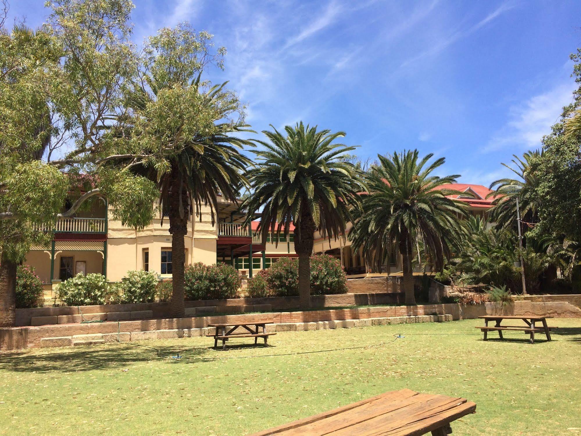The Priory Hotel Dongara Buitenkant foto