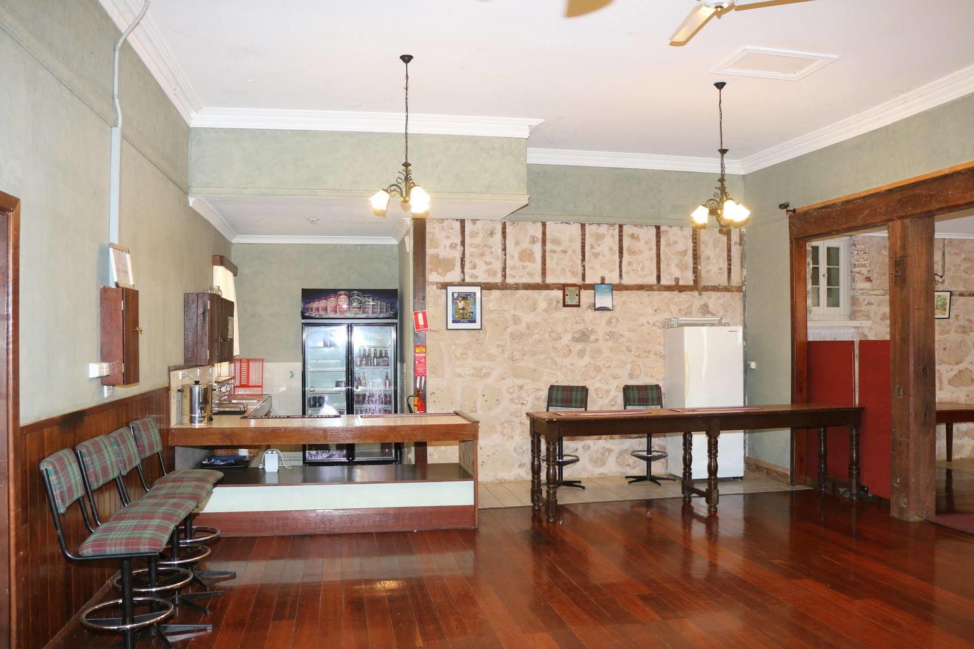 The Priory Hotel Dongara Buitenkant foto